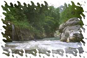 Sports d'eau dans la rivière la Vésubie - Alpes Maritimes - Provence - France