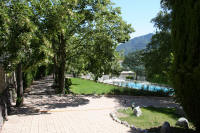 Piscine et gazon ombrags - Htel Restaurant  Saint Sebastien  Roquebillire, valle de la Vsubie - 06 Alpes Maritimes - Cte d'azur - France