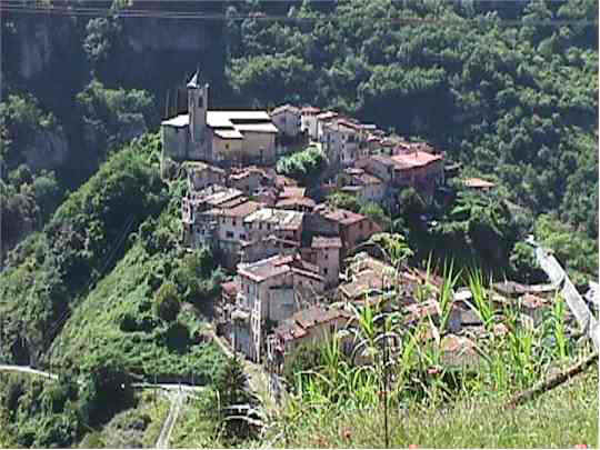 Lantosque, village des Alpes Maritimes.